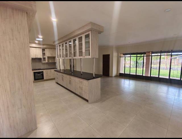 4 BEDROOM HOUSE FOR SALE IN SINOVILLE